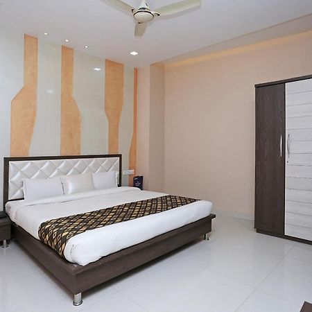 Oyo 10360 Hotel Grand Manoranjan Gorakhpur Kültér fotó