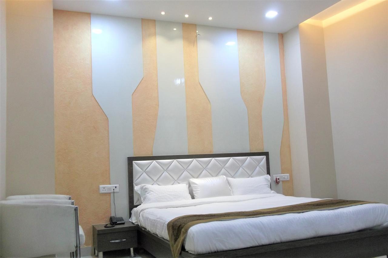 Oyo 10360 Hotel Grand Manoranjan Gorakhpur Kültér fotó
