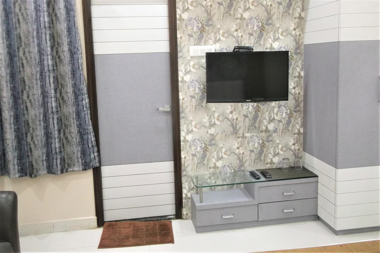 Oyo 10360 Hotel Grand Manoranjan Gorakhpur Kültér fotó