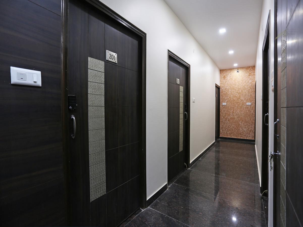 Oyo 10360 Hotel Grand Manoranjan Gorakhpur Kültér fotó