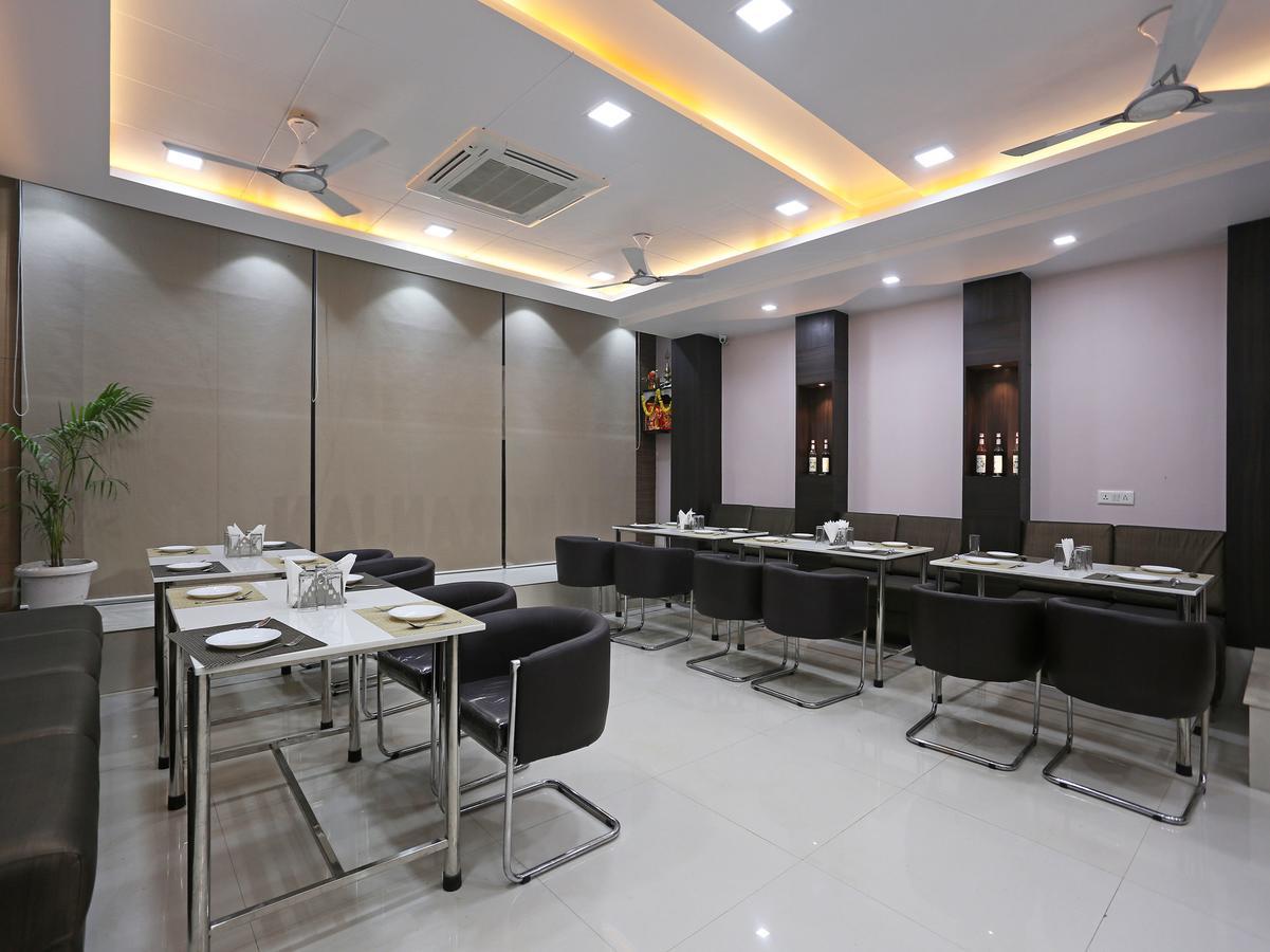 Oyo 10360 Hotel Grand Manoranjan Gorakhpur Kültér fotó
