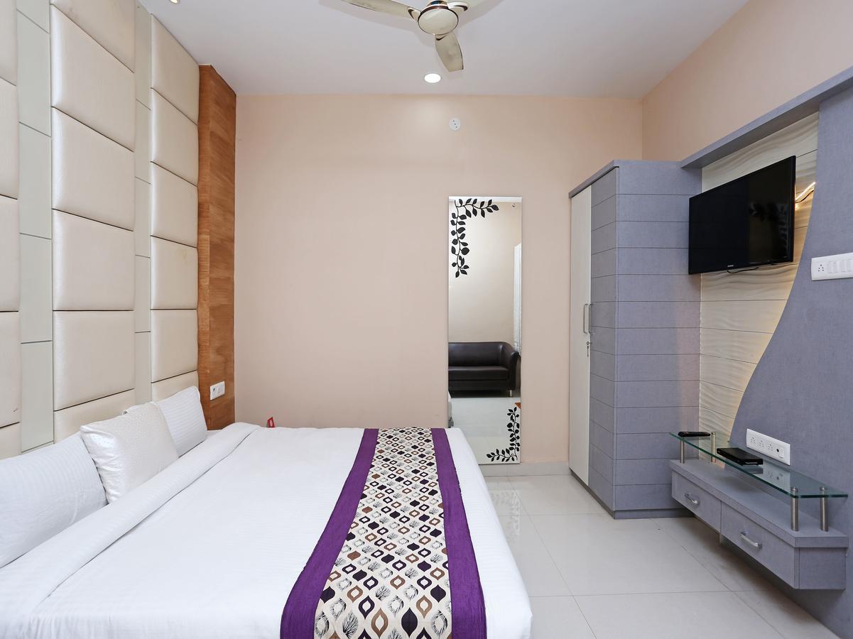 Oyo 10360 Hotel Grand Manoranjan Gorakhpur Kültér fotó