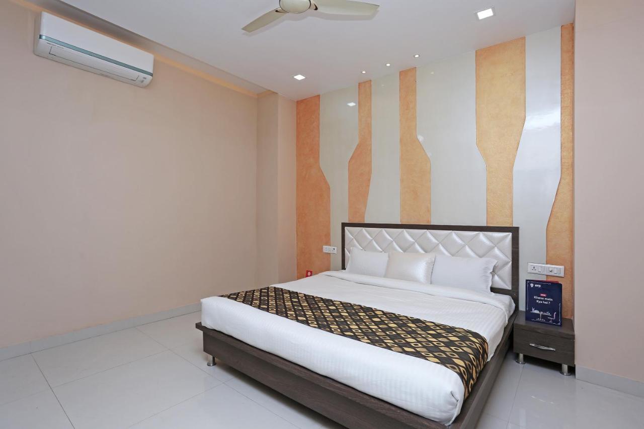 Oyo 10360 Hotel Grand Manoranjan Gorakhpur Kültér fotó