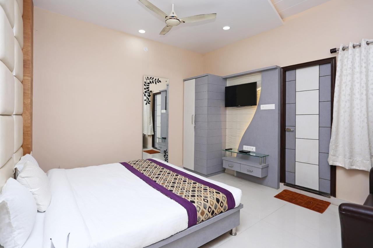 Oyo 10360 Hotel Grand Manoranjan Gorakhpur Kültér fotó