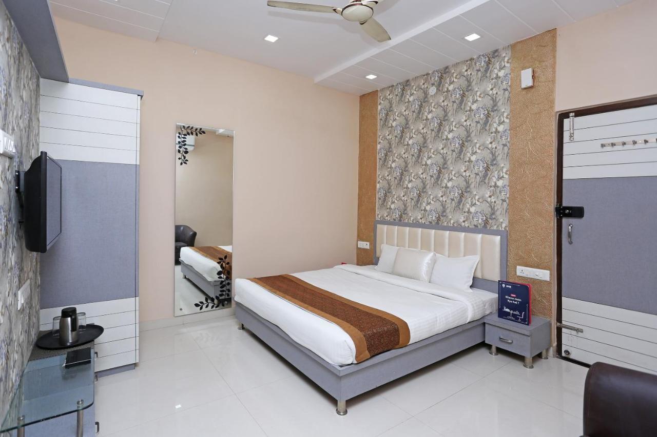 Oyo 10360 Hotel Grand Manoranjan Gorakhpur Kültér fotó