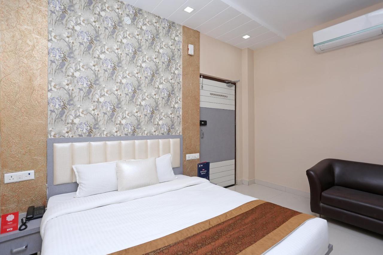 Oyo 10360 Hotel Grand Manoranjan Gorakhpur Kültér fotó