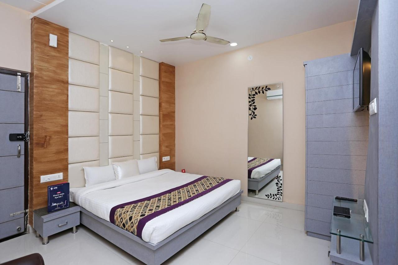 Oyo 10360 Hotel Grand Manoranjan Gorakhpur Kültér fotó