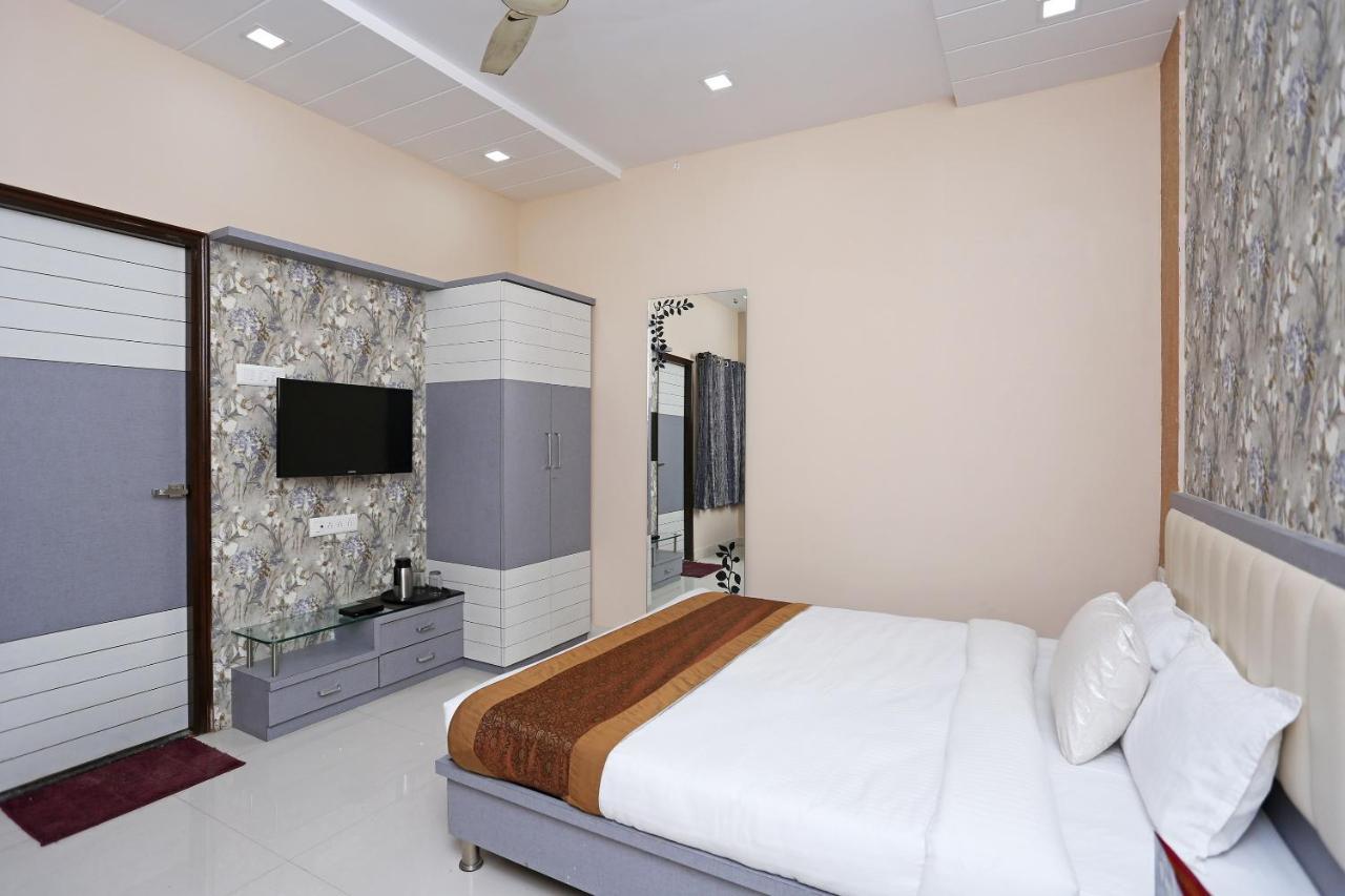 Oyo 10360 Hotel Grand Manoranjan Gorakhpur Kültér fotó