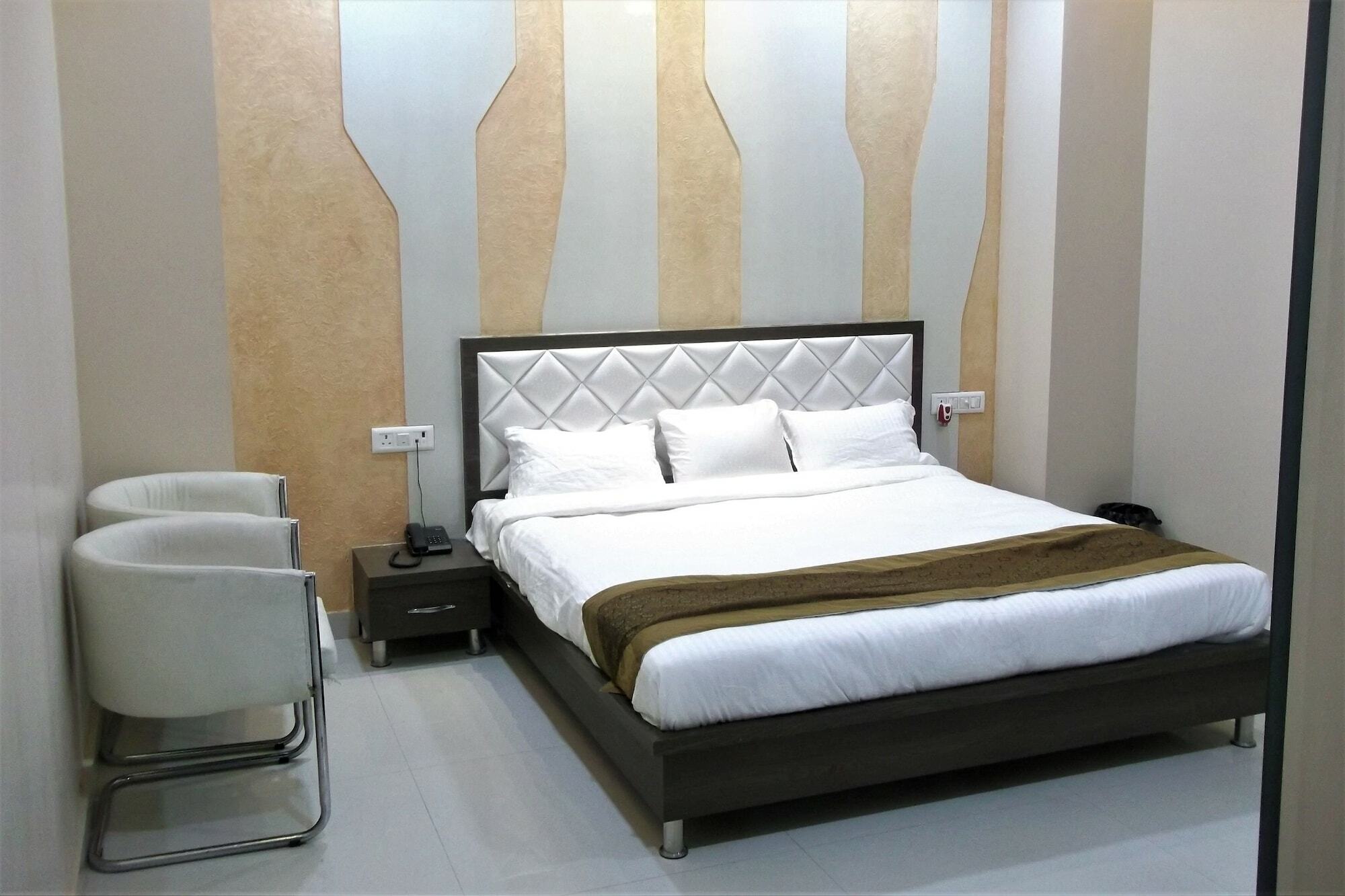 Oyo 10360 Hotel Grand Manoranjan Gorakhpur Kültér fotó